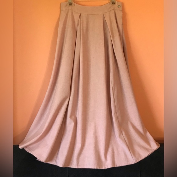 Dresses & Skirts - Delicate Maxi Skirt